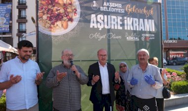 Aşurenin Bereketi Cumhuriyet Meydanı'nda Paylaşıldı