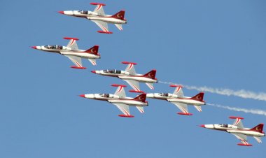 Türk Yıldızları Akşehirlileri Selamladı