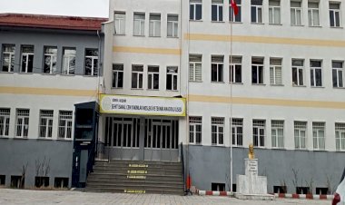 Ticaret Lisesi’nde Kariyer Günleri Burak Dinç’in Katılımıyla Başladı