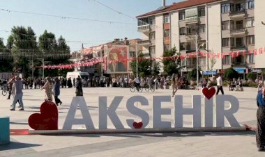 Cumhuriyet’in Kadınları Bisiklet Kortejiyle Akşehir Sokaklarını Renklendirdi