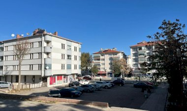 Kütüphane Alanı Yeniden Canlanıyor: Ahşap Dükkanlarla Yeni Bir Çehre Geliyor