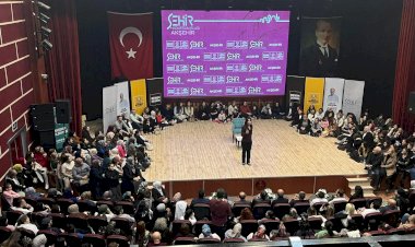 Yazar Dilek Cesur Akşehirlilerle Buluştu