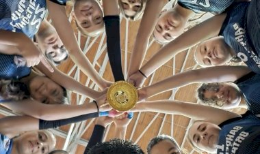 Bahçelievler Ortaokulu’ndan Voleybolda Namağlup Şampiyonluk