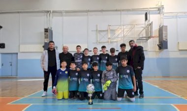 Bahçelievler Ortaokulu Yıldız Erkek Futsal Takımı Şampiyonlukla Taçlandı