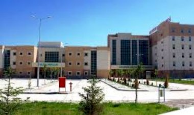 Akşehir Devlet Hastanesi’nde Tıp Literatürüne Girecek Başarı: 40 Santimetrelik Dev Kitle Alındı