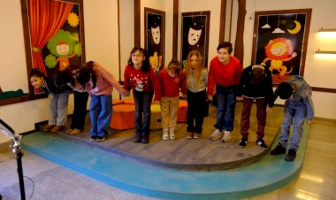 Akşehir Belediyesi Yaratıcı Drama Atölyelerinde Yeni Yıl Coşkusu Sahneye Taşındı