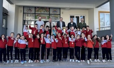 Halk Oyunlarında Şampiyon Olan Öğrencilere Tebrik Ziyareti