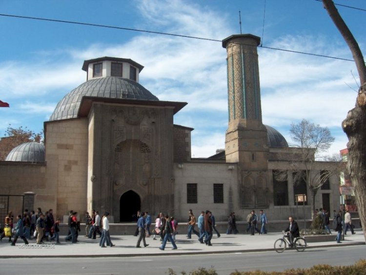 Büyük Selçuklu Veziri Sahib Ata Fahreddin Ali'nin Sarayı Nerede?