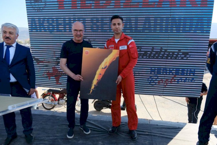 Türk Yıldızları Akşehirlileri Selamladı