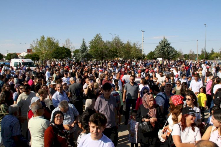 Türk Yıldızları Akşehirlileri Selamladı