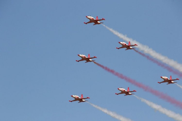 Türk Yıldızları Akşehirlileri Selamladı