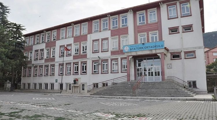 Atatürk Ortaokulu'ndan “Kardeş Eli Gazze’ye Uzanıyor” Dayanışma Etkinliği