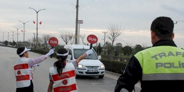 Akşehir’de Okul Geçit Görevlilerine Eğitim Verildi