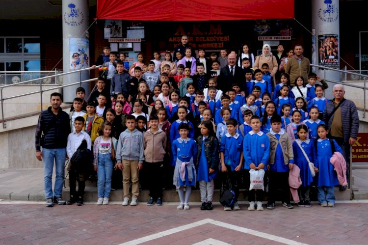 Cumhuriyet Bayramı Coşkusu Kırsaldaki Öğrencilerle Buluştu Akşehir Belediyesi’nden 400 öğrenciye anlamlı sinema etkinliği!