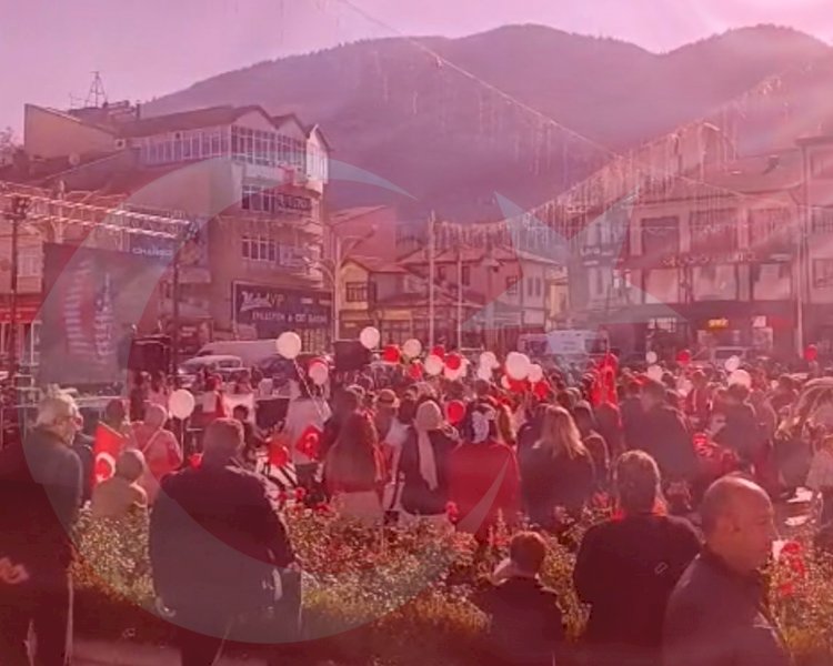 Akşehir Halkından Coşkulu Andımız Okuması