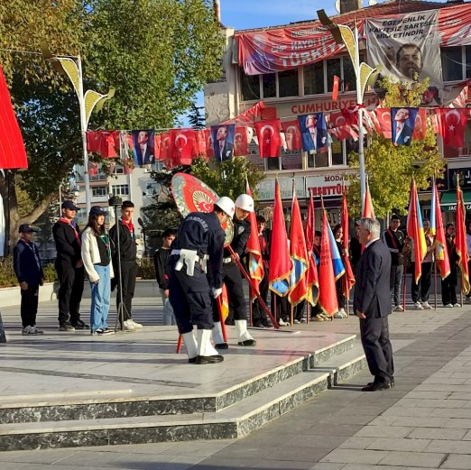 Akşehir’de Ata’ya Saygı: 10 Kasım Duygusal Anlarla Anıldı