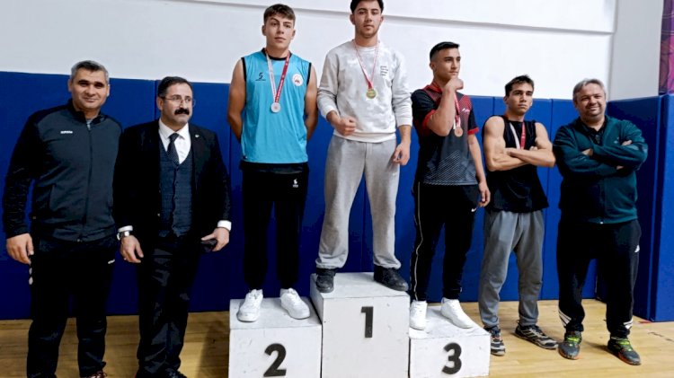 Konya Bilek Güreşi İl Birinciliğinde Safitürk İmam Hatip Damgası
