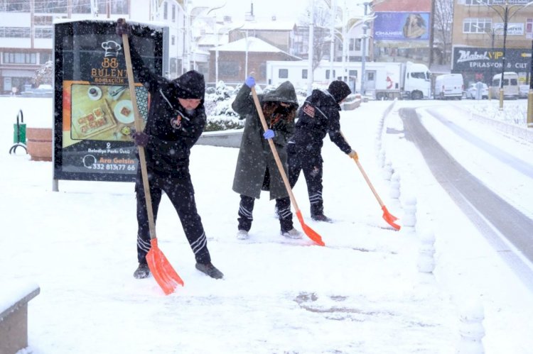 Akşehir Belediyesi’nden Kar ve Buzlanmaya Karşı Kesintisiz Mücadele
