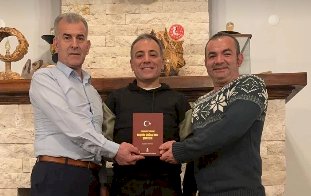 Akşehir Şehitleri Kitabı Tolga Yuvalı’ya Takdim Edildi