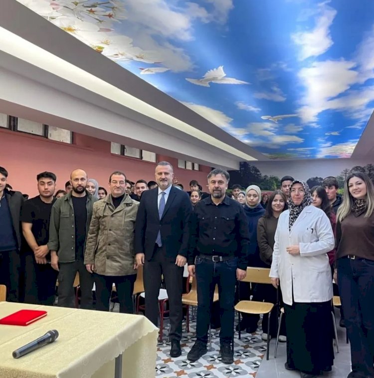 Beyaz Önlüğün Hikâyesi Akşehir Lisesi’nde Anlatıldı