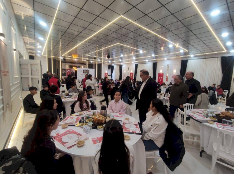 Vakıflar Genel Müdürlüğü İftarında Öğrenciler Bir Araya Geldi