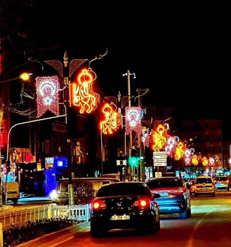 Akşehir Bayrama Işıl Işıl Hazır: Caddeler Nasreddin Hoca Figürleriyle Süsledi